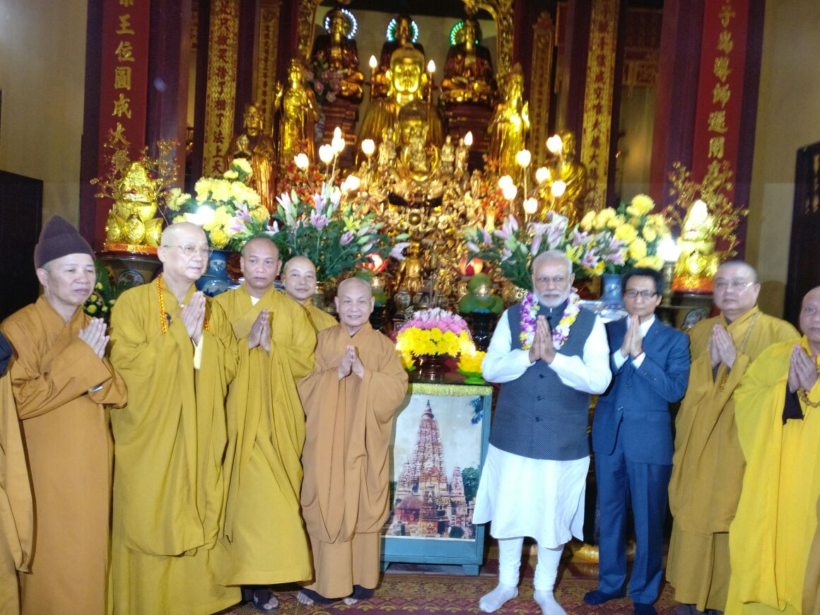 PM Modi visits the Quan Su Pagoda